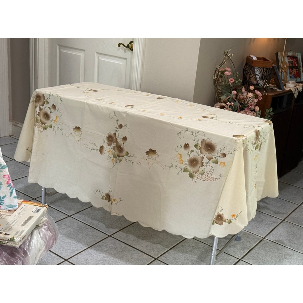 Large Floral Tablecloth Scalloped Edge 74x94‎ Rectangular Cottage Style